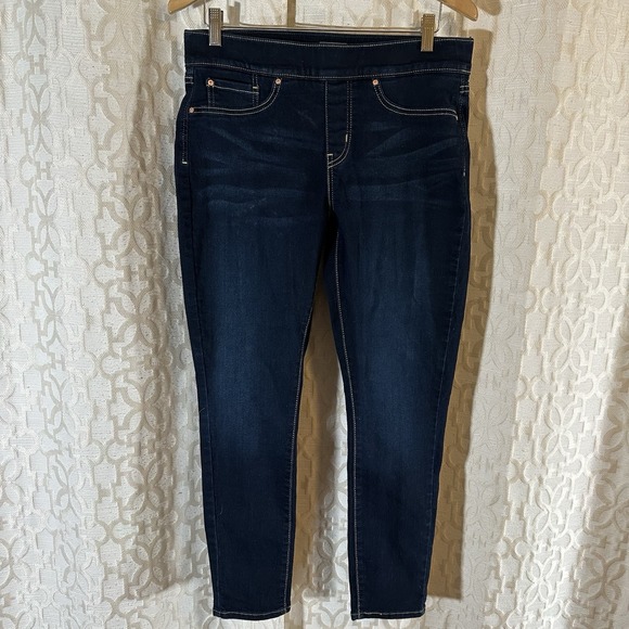 Levi Strauss Signature Gold Women's Totally Shaping Pull-on Jeans 31/28 - Picture 4 of 13
